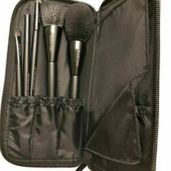 Essential Brush Collection - Picture 6 of 8